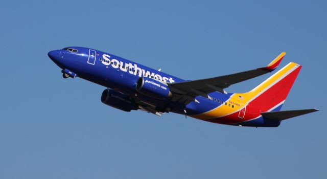 Boeing 737-700 (N454WN) - Shortly after departure is this 2004 Southwest Boeing 737-7H4 in the Winter of 2020.