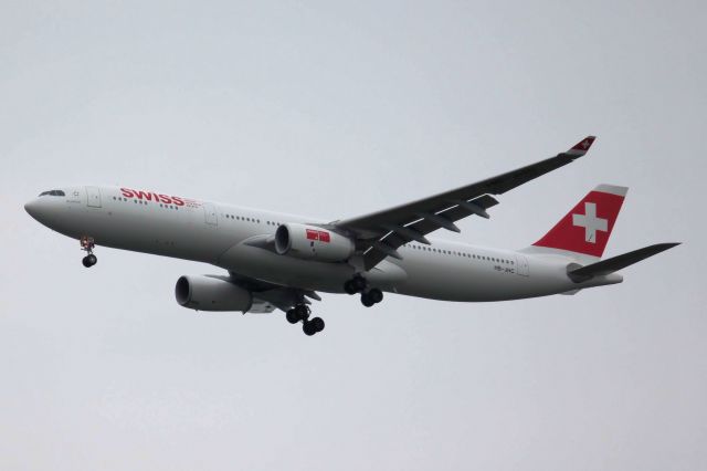 Airbus A330-300 (HB-JHC)