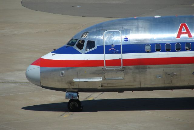 McDonnell Douglas MD-83 (N9401W)