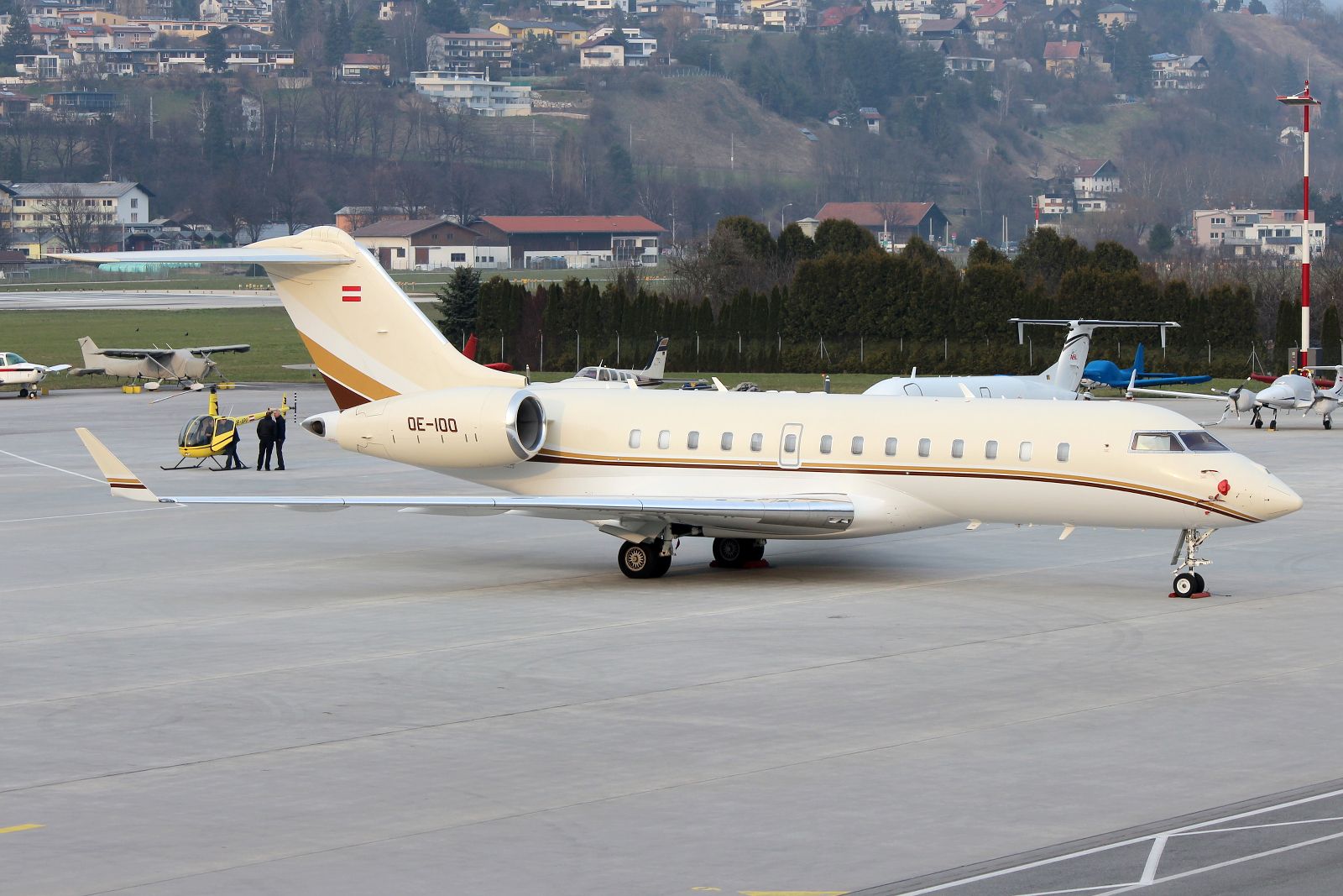 Bombardier Global 5000 (OE-IOO)