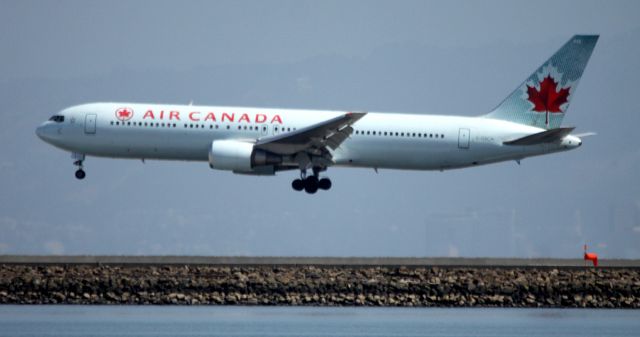 BOEING 767-300 (C-GSCA) - Arrival 28L from YYZ 08-23-2015