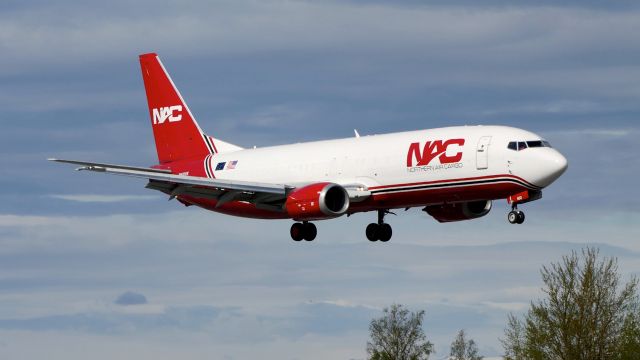 BOEING 737-400 (N403YK) - #N403YK on final to Rwy 15 to complete flight NC1781 from RDB on 5.24.23. (B737-436(SF) / ln 2228 / msn 25842).