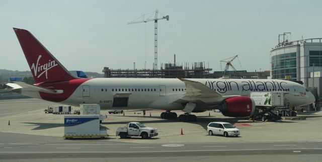 Boeing 787-9 Dreamliner (GVGP) - Back home in at SFO, taxiing to gate onboard KAL 787-9. 