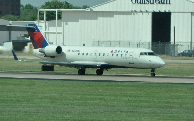 Canadair Regional Jet CRJ-200 (N839AS)