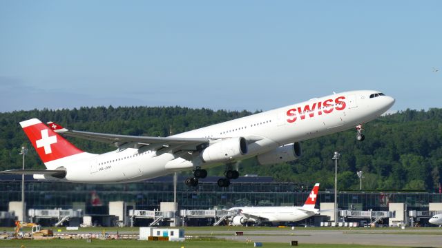 Airbus A330-300 (HB-JHH)
