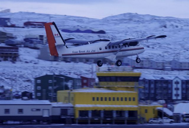 De Havilland Canada Twin Otter (C-GTKB) - Nov.05.2015 Iqaluit, Nunavut Flying infront of the Airport 