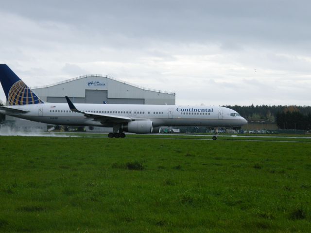 Boeing 757-200 (N14107) - N14107 BOEING 757-224WL   CN 27297/641 DEP EINN 25-04-2008