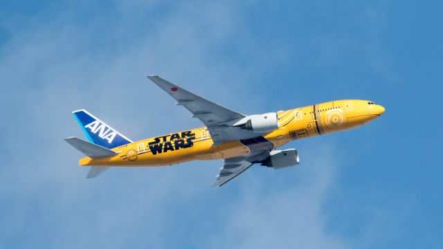 Boeing 777-200 (JA743A) - 全日空 - All Nippon Airways [NH/ANA]br /“Star Wars C-3PO Livery”br /Boeing 777-281/ERbr /Mar.31.2017 New Chitose Airport [CTS/RJCC] JAPAN