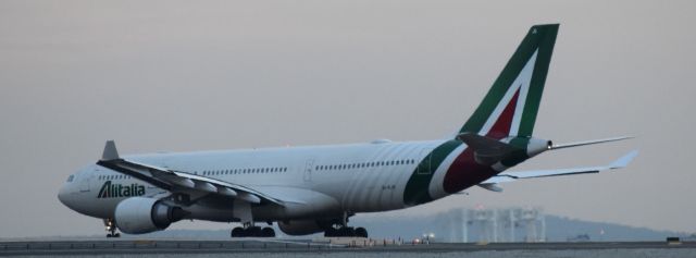 Airbus A330-200 (EI-EJG)