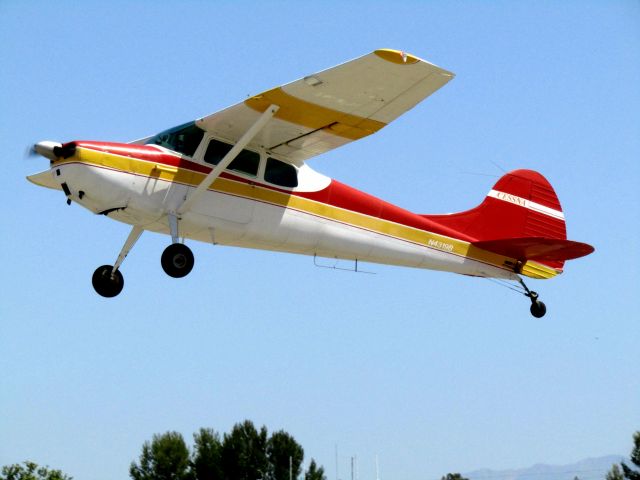 Cessna 170 (N4319B) - Taking off RWY 24