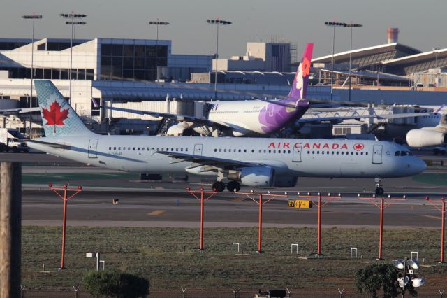 Airbus A321 (C-GIUB)
