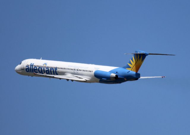 McDonnell Douglas MD-83 (N410NV) - Taking off from Shreveport Regional.