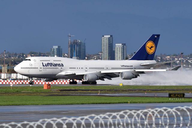 Boeing 747-400 (D-ABVU)