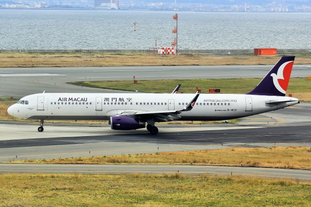 Airbus A321 (B-MCE)