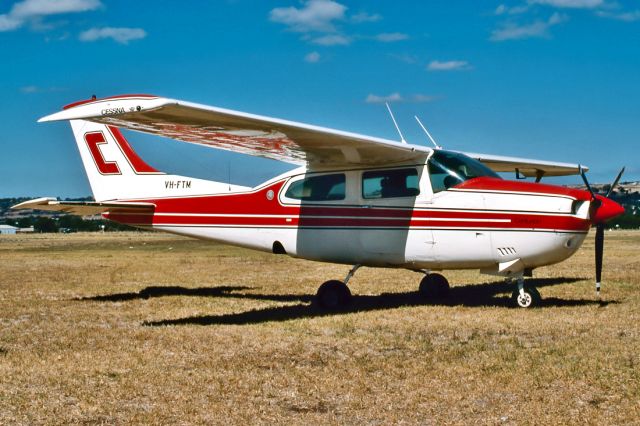 Cessna Centurion (VH-FTM) - CESSNA 210L CENTURION - REG : VH-FTM (CN 61159) - PARAFIELD AIRPORT ADELAIDE SA. AUSTRALIA - YPPF (11/2/1990)