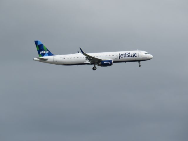 Airbus A321 (N955JB)