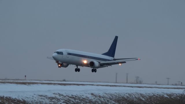 BOEING 737-400 (N802TJ) - Really rare for BUF! Glad I could catch this :)