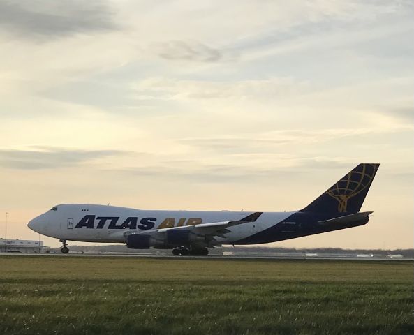 Boeing 747-400 (N486MC) - Runway 19 arrival! 11/14/22.