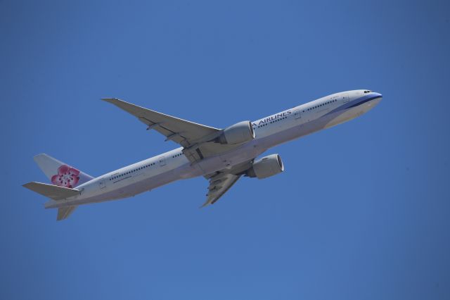 BOEING 777-300ER (B-18053)