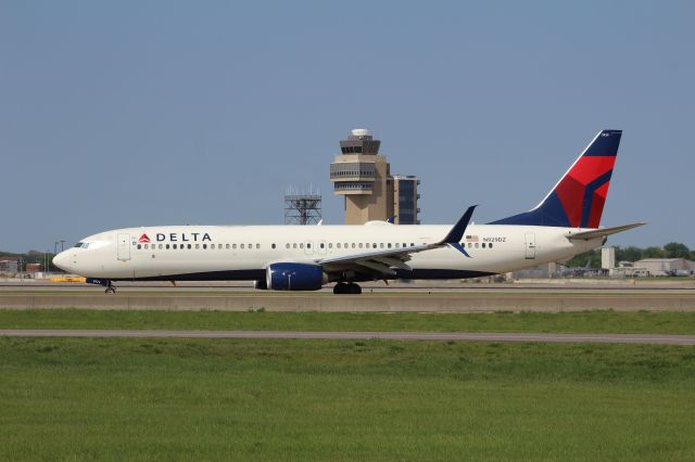 Boeing 737-900 (N929DZ)