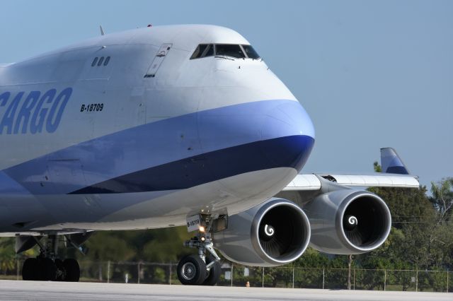 Boeing 747-200 (B-18709)