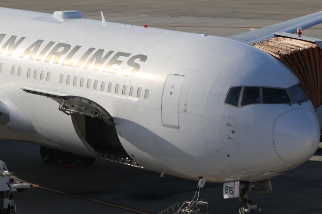 BOEING 767-300 (JA615J) - 02 December 2016:HND-ITM.