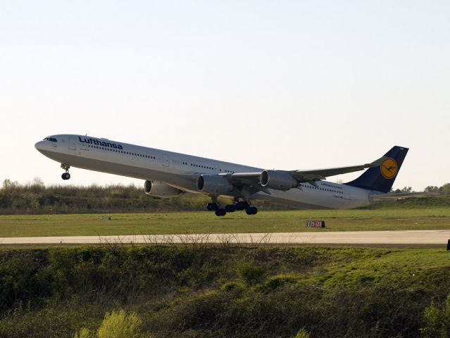 D-AIHW — - With the late afternoon sun off its right side, this big Airbus 340 takes off from runway 18C for Munich, Germany from Charlotte, North Carolina USA