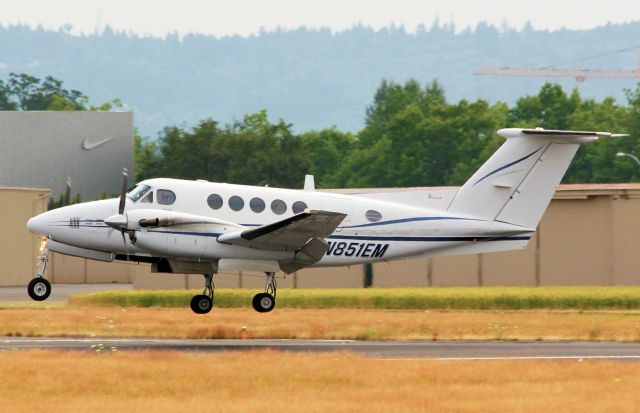 Beechcraft Super King Air 200 (N851EM) - LOS ANGELES POLICE DEPARTMENT King Air 200 landing Hillsboro, Oregon. 7-19-12