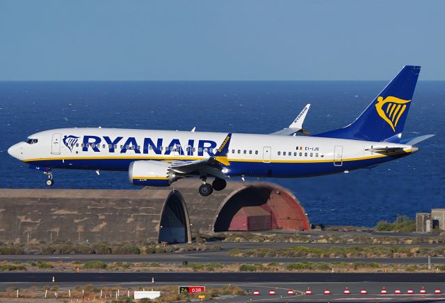 Boeing 737 MAX 8 (EI-IJS)