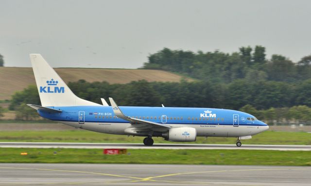 Boeing 737-700 (PH-BGM) - KLM Boeing 737-7K2(WL) PH-BGM take off in Vienna