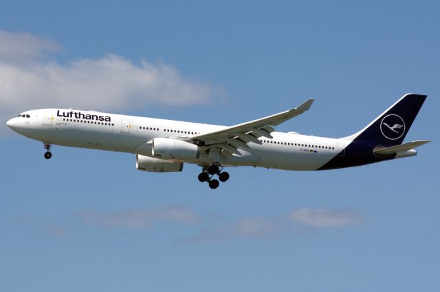 Airbus A330-300 (D-AIKQ)