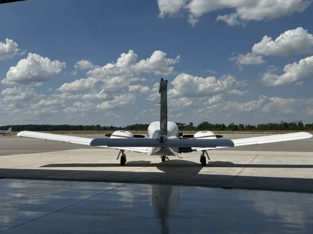 Piper Seneca (N33MQ) - On Earth