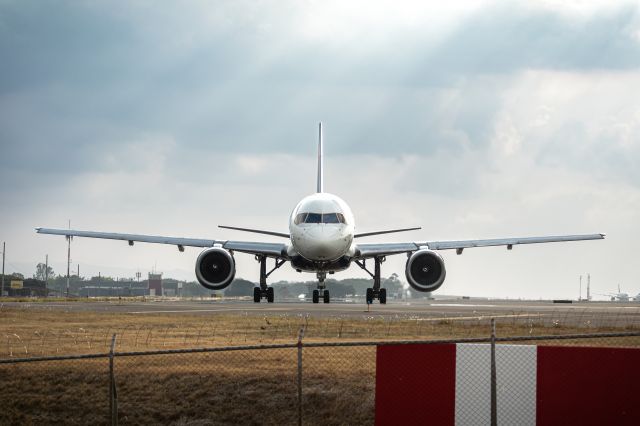 Boeing 757-200 (N675DL)