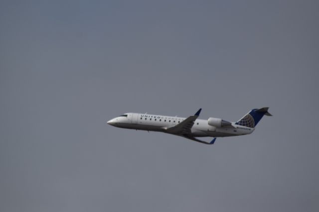 Canadair Regional Jet CRJ-200 (N9525W) - Taking off!