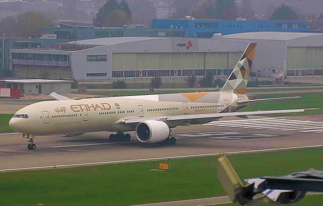 BOEING 777-300ER (A6-ETF)