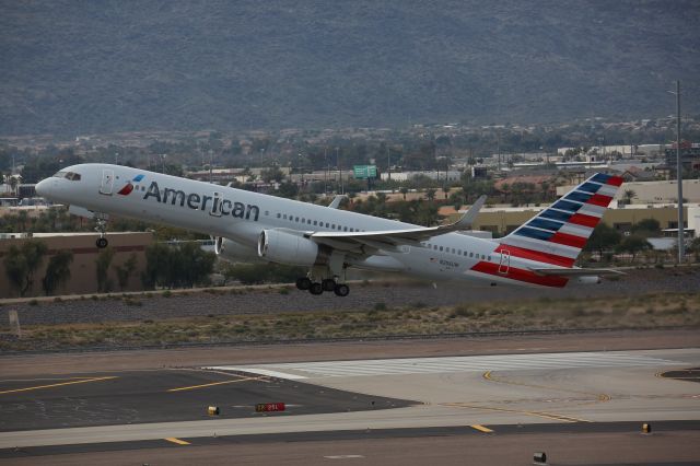 Boeing 757-200 (N206UW)