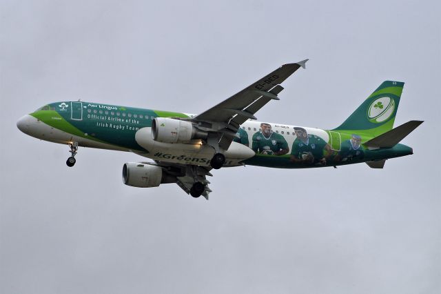 Airbus A320 (EI-DEO) - Airbus A320-214, Aer Lingus, EI-DEO, 14.Oct.2022, EGLL London Heathrow, Waye Ave Park