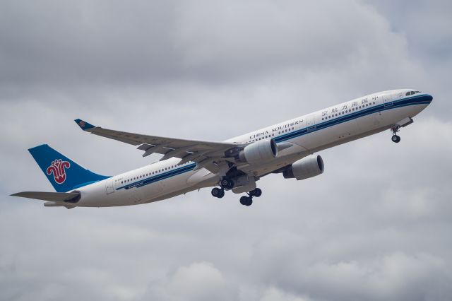 Airbus A330-300 (B-5917)