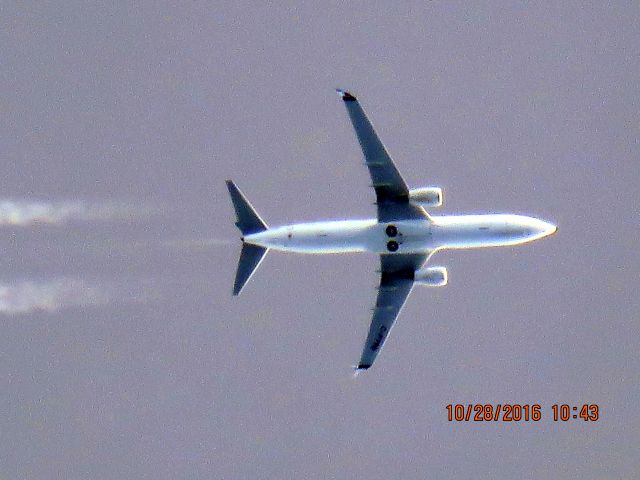 Boeing 737-800 (C-FYPB)