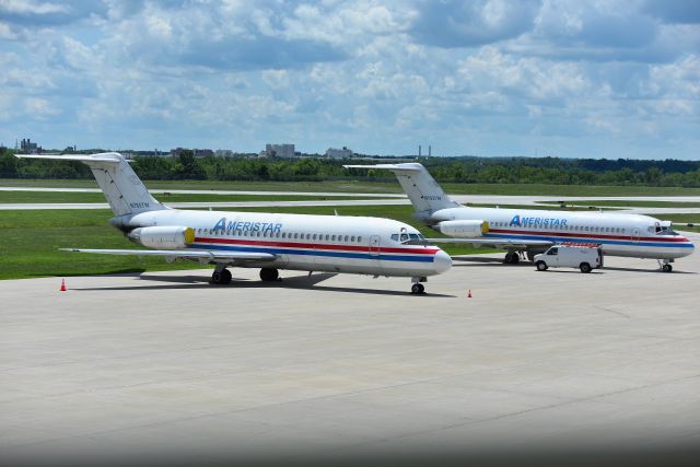 McDonnell Douglas DC-9-30 (N785TW)