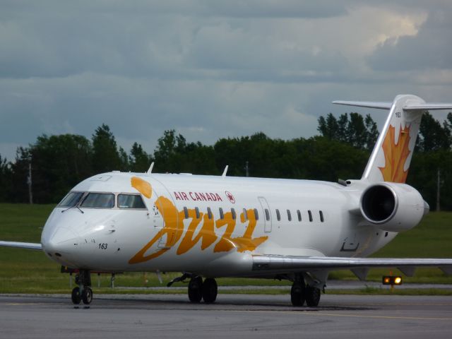 Canadair Regional Jet CRJ-200 (C-FEJA)