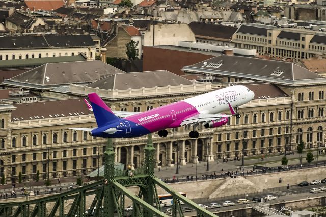 Airbus A321 (HA-LXD) - Todays Air Show over the Danube in Budapest.