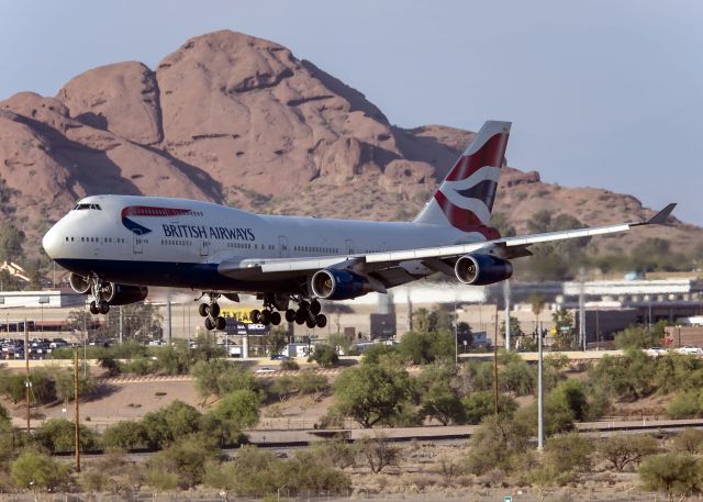 Boeing 747-400 (G-BNLY)