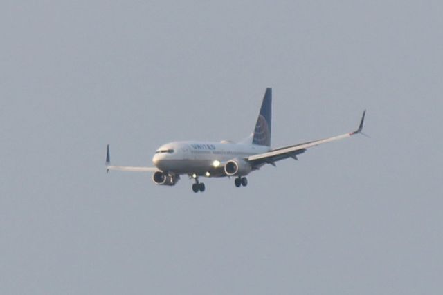 Boeing 737-700 (N24702) - Landing Runway: 28C. IFR. Squawk 2105. Operating as "United" UAL1201/UA1201 on 8/04/2018.