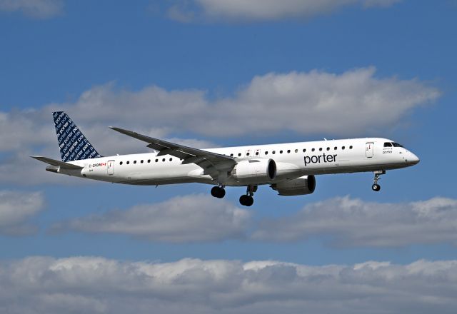 EMBRAER ERJ-190-400 (C-GKQW)