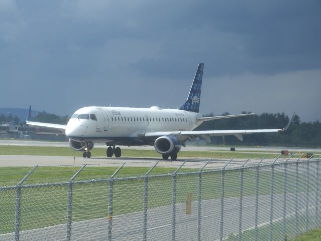 Embraer ERJ-190 (N187JB)