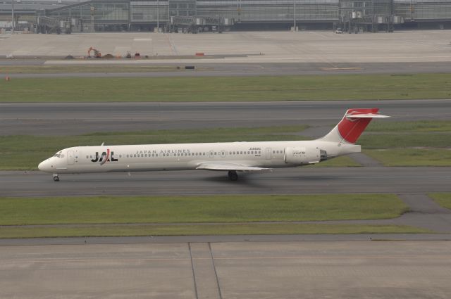 McDonnell Douglas MD-90 (BON8020) - Taxi at Haneda Intl Airport on 2010/10/16