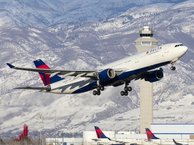 Airbus A330-300 (N804NW)