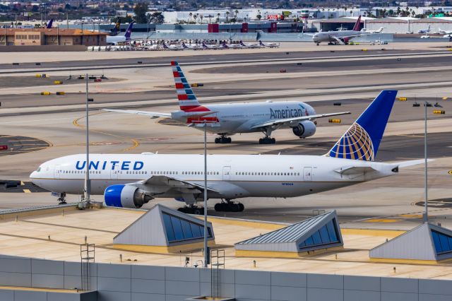 Boeing 777-200 (N780UA) - A United Airlines 777-200 taxiing at PHX on 2/13/23, the busiest day in PHX history, during the Super Bowl rush. Taken with a Canon R7 and Canon EF 100-400 II L lens.