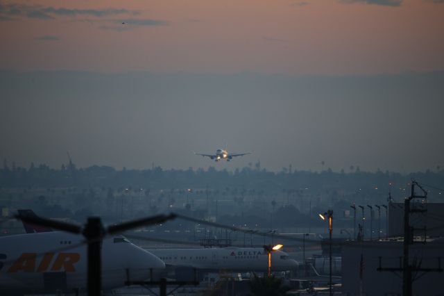 EMBRAER 175 (long wing) (N157SY)